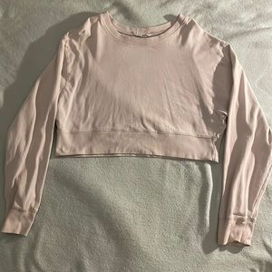 This is a long sleeved crop top that is simple and easy to match.